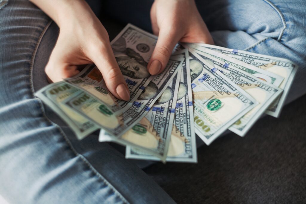 5 bad money habits you need to stop right now — financial mistakes to avoid.
